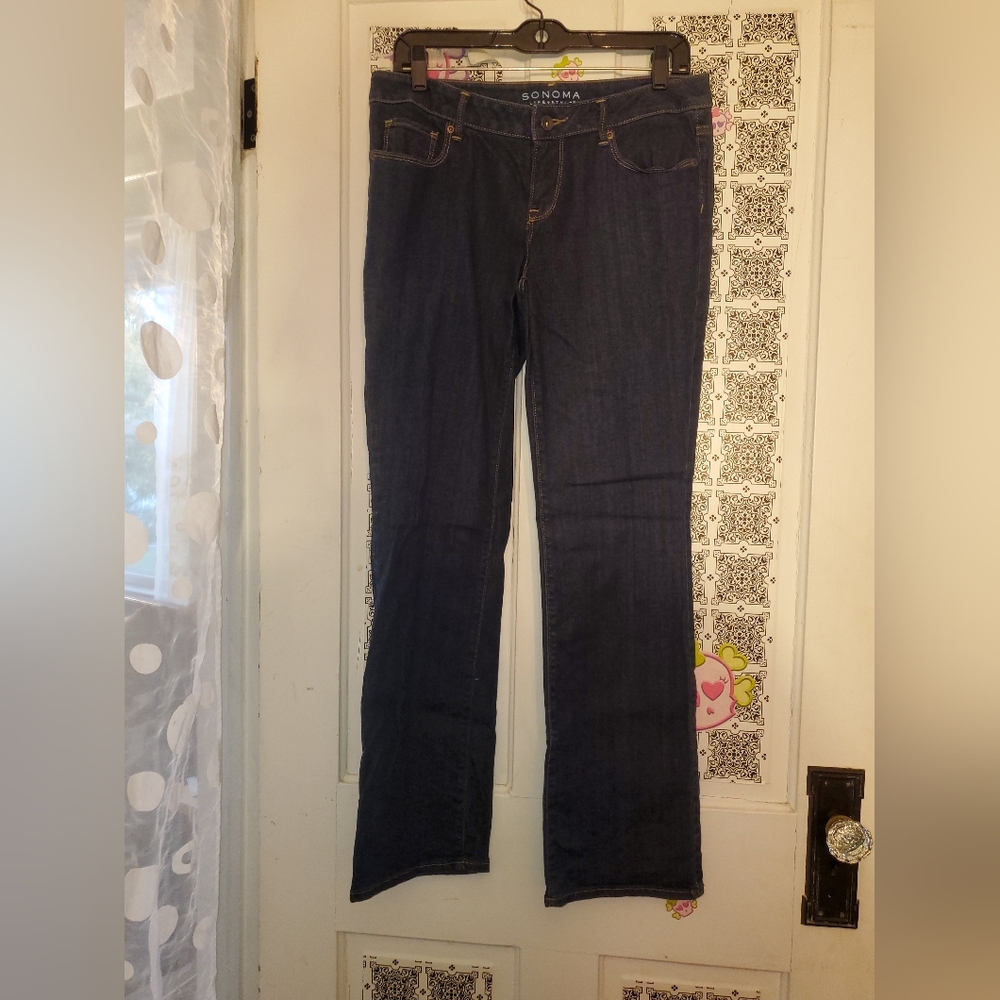 Sonoma blue jeans 👖 it's mid rise demi bootcut